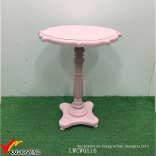 Antiguo pedestal de pintura de color rosa pequeña mesa de cabecera